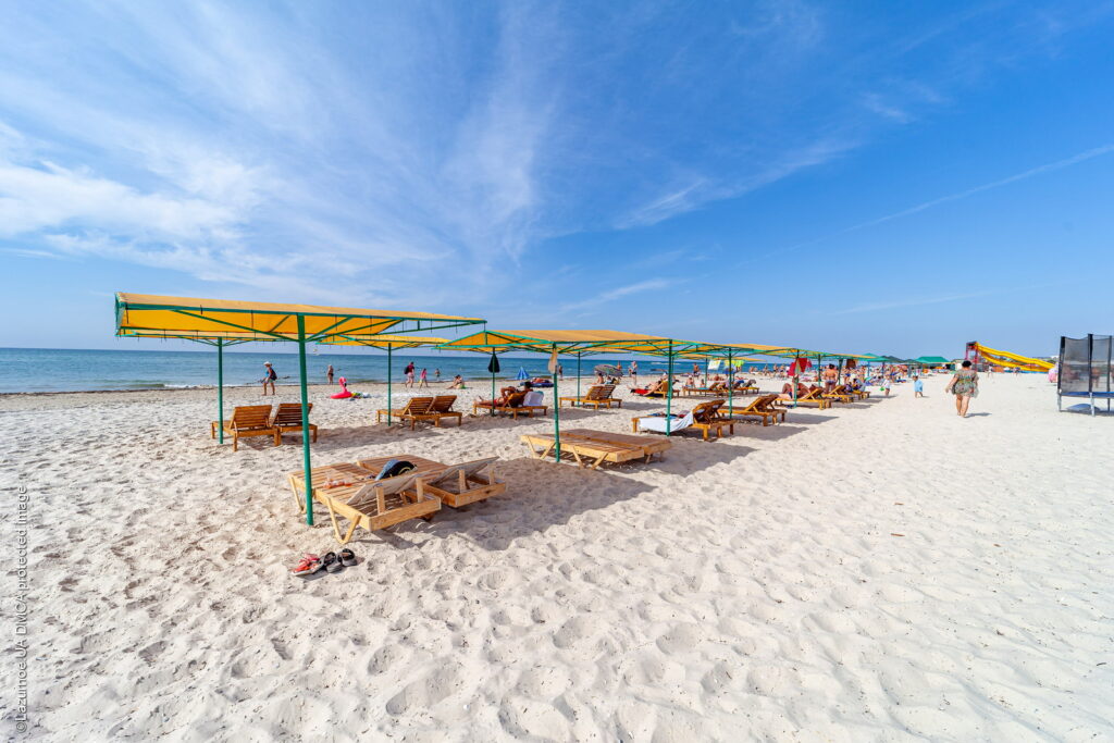 Пляж в Лазурном